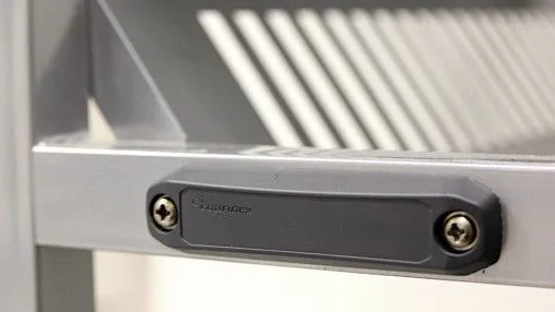 Ironside Slim – Etiqueta UHF RFID Hard Tag de Longo Alcance para Contêineres e Aplicações Industriais