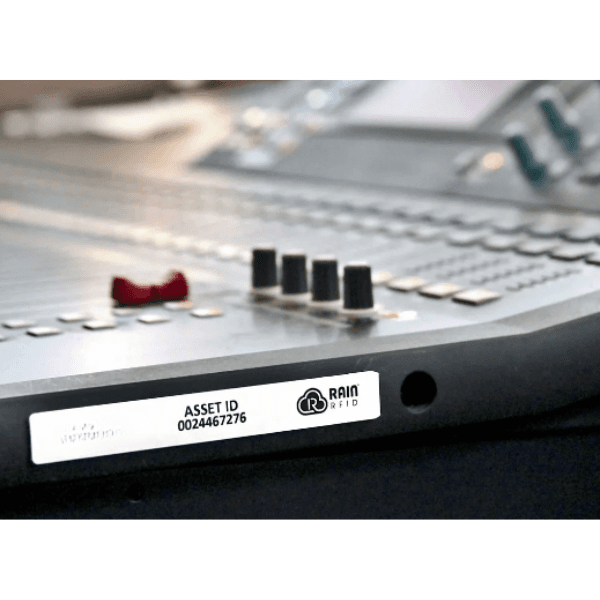Silverline Slim II – Etiqueta RFID UHF Adesiva para Superfícies Metálicas e Pintadas